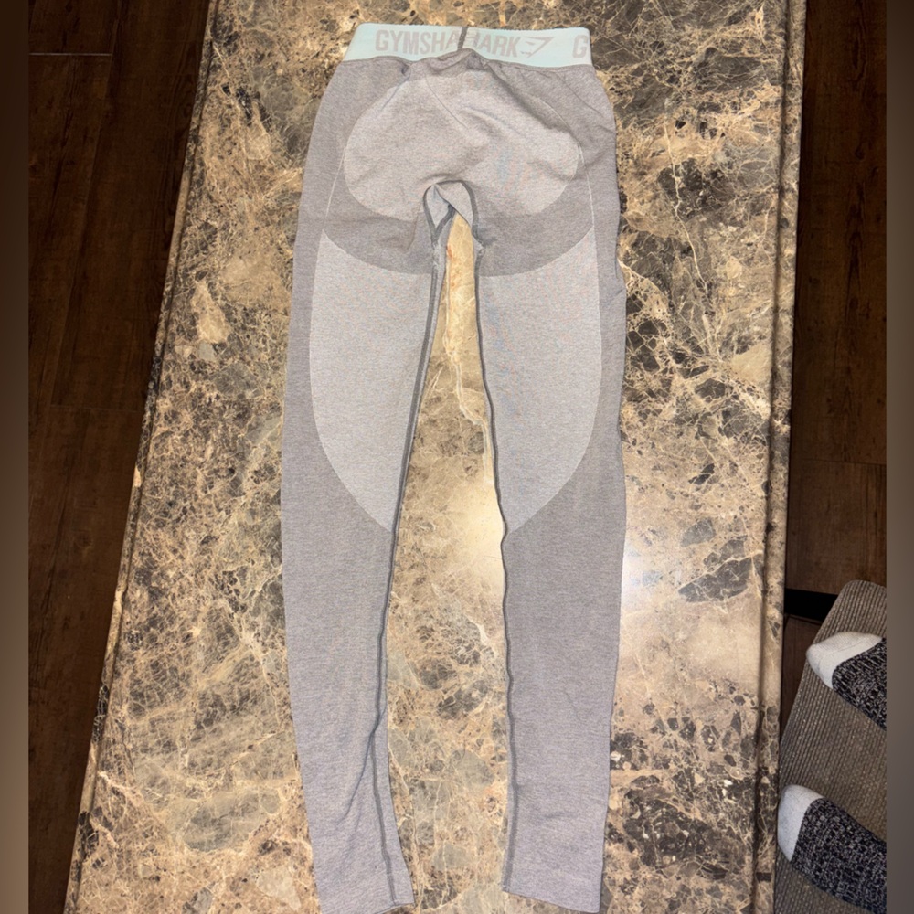 NWOT Gymshark Gray w/Teal Waistband Flex Legging 🦈 - Picture 2 of 4